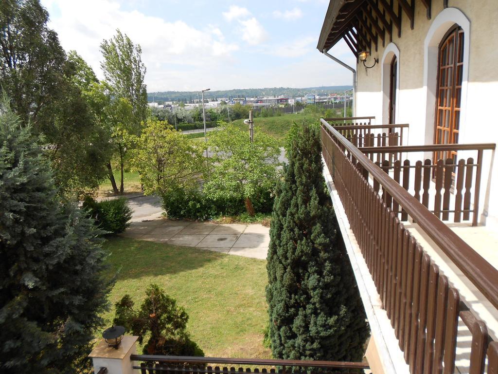 Peregrino Panzio Bed and Breakfast Budaörs Eksteriør billede